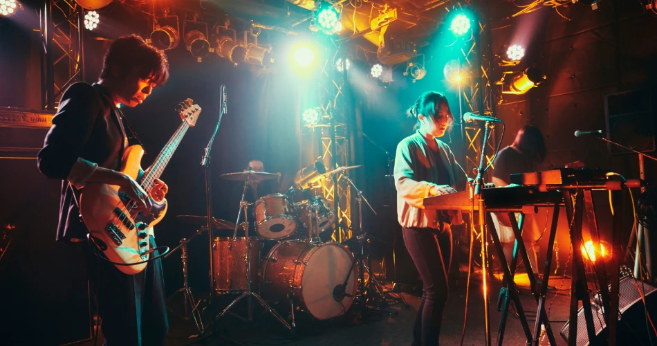 Nightlife in Bandra: From Chill Cafés to Bustling Clubs