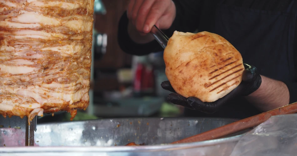 Nightlife in Bandra: From Chill Cafés to Bustling Clubs